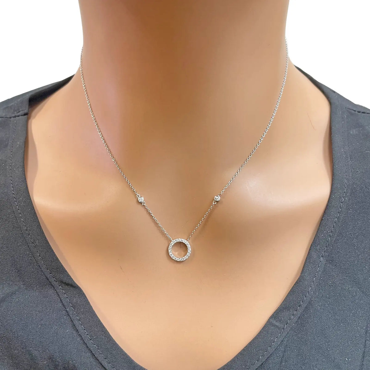 18ct White Gold Natural Round Diamond 0.20ct Circle of Life Necklace 17 Inches