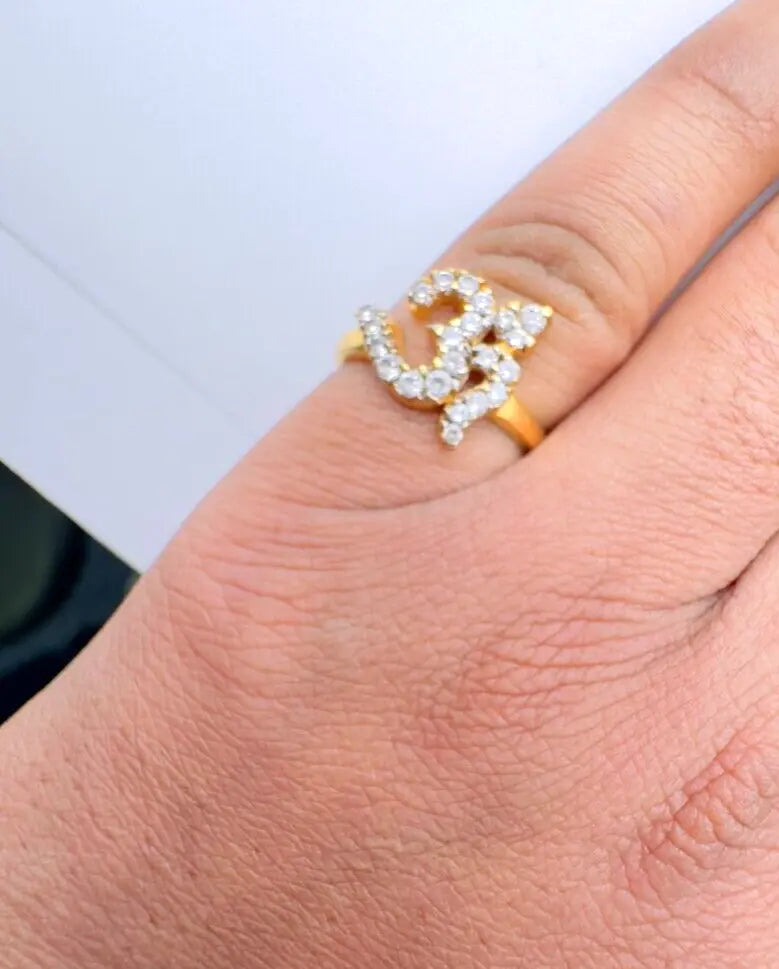 22ct Yellow Gold & Cubic Zirconia OM Ring, 3.0gm