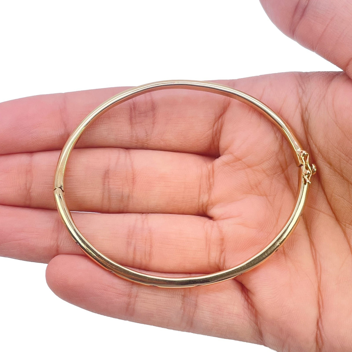 14ct Yellow Gold IGI Certified Natural Diamond Station Bangle 0.26ct