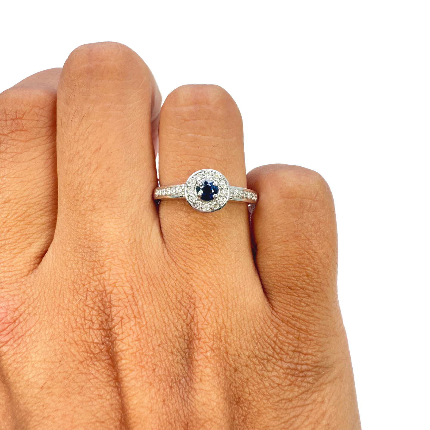 18 kt naturlig blå safir og rund diamant halo halv evigheds ring 0,35 ct