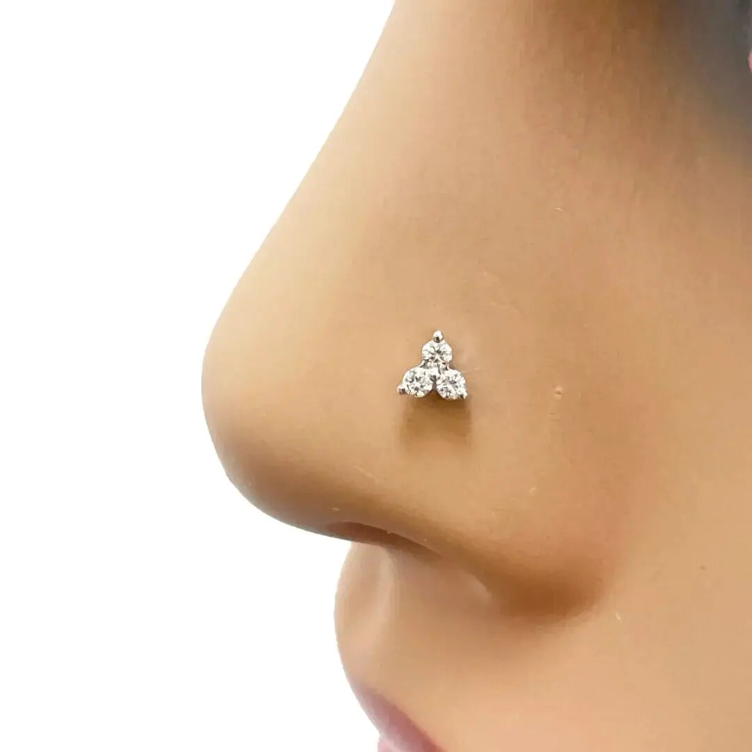 18 kt gult guld naturlig rund diamant tre-stens næsestift 0,05 ct