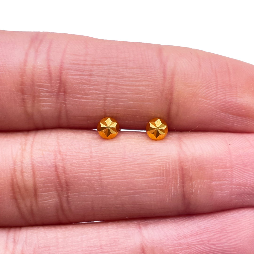 22kt gult guld diamant-slebet blomster runde børneøreringe, 3,6 mm