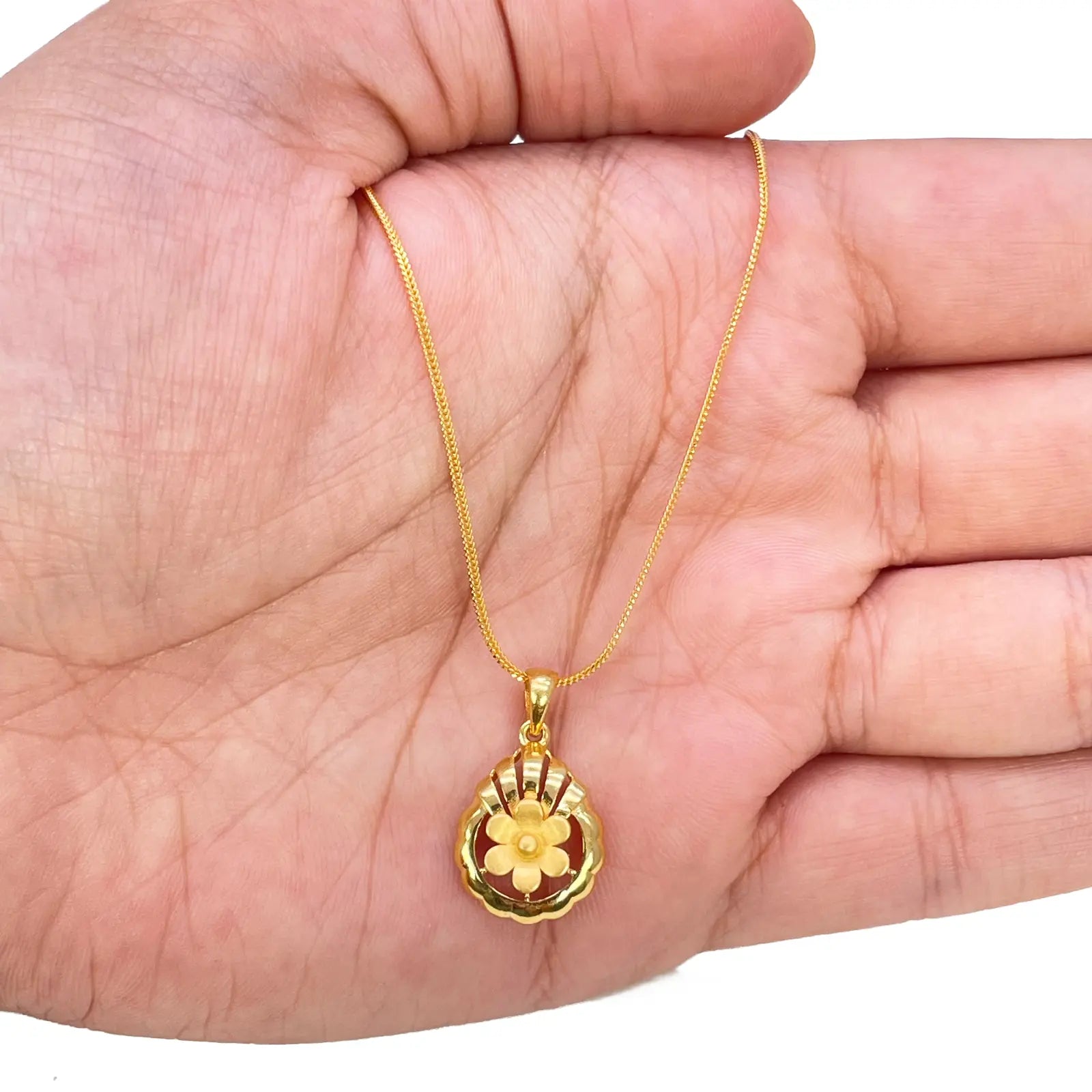 22ct Yellow Gold Floral Open Circle Scallop Pendant & Earring Set  Jewelry Set