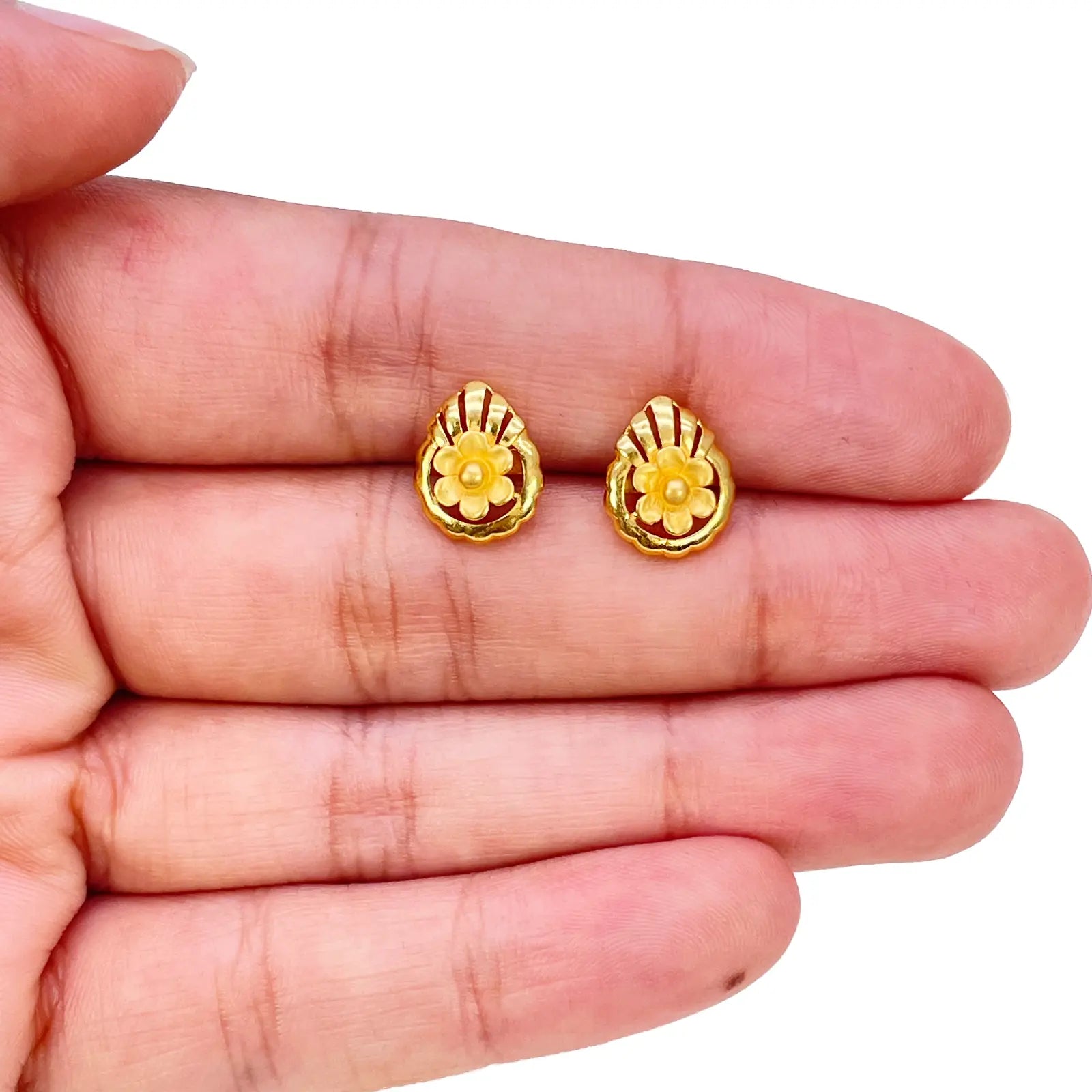 22ct Yellow Gold Floral Open Circle Scallop Pendant & Earring Set  Jewelry Set