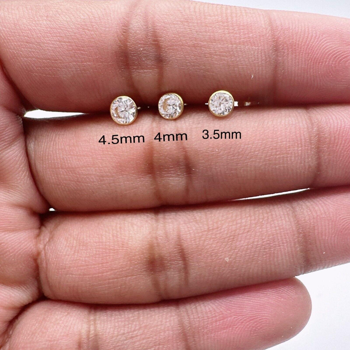 22 kt gult guld rund bezel børne ørestikker 2,5-4,5 mm