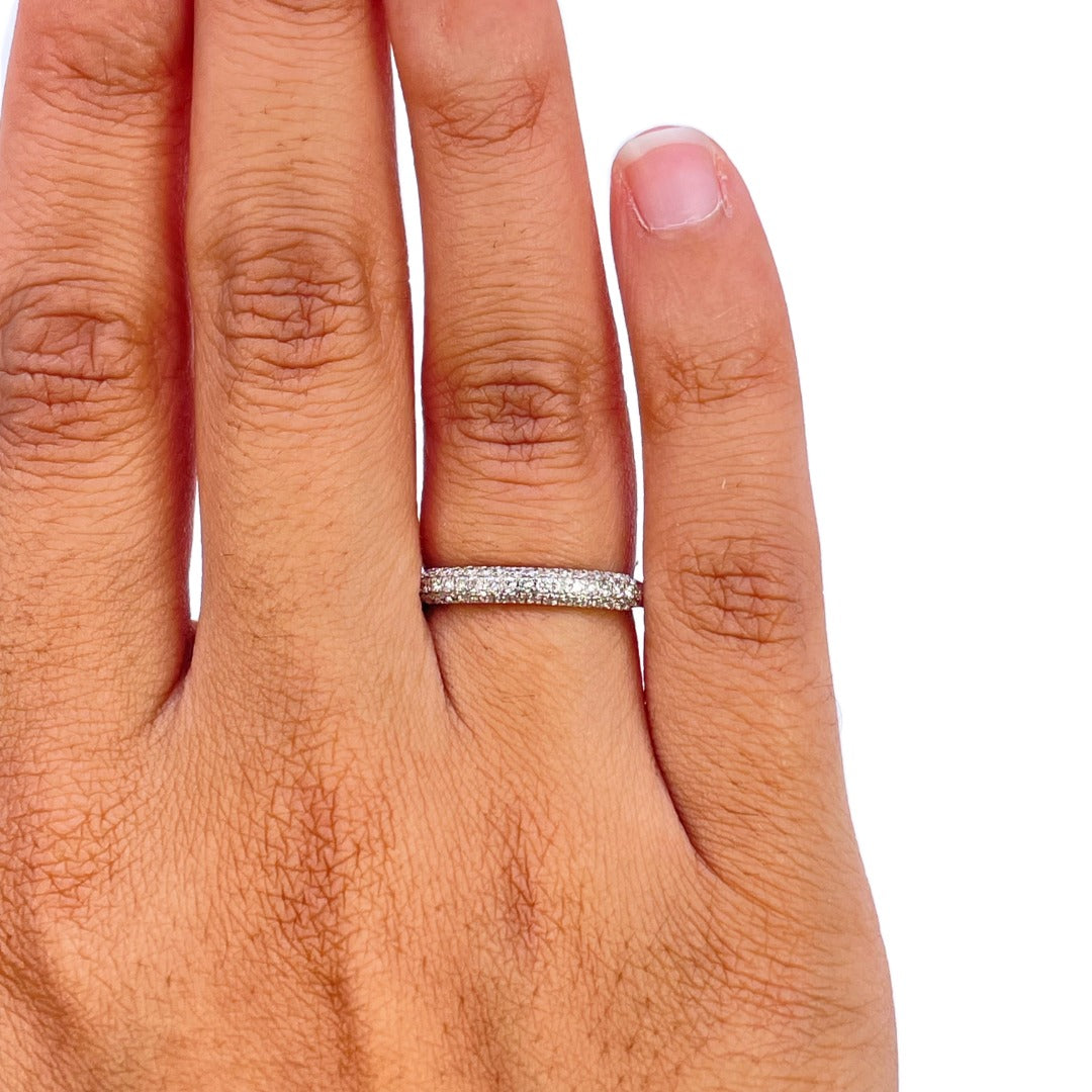 14kt hvidguld 3 diamant række kuppelformet pave sat ring 0,34ct