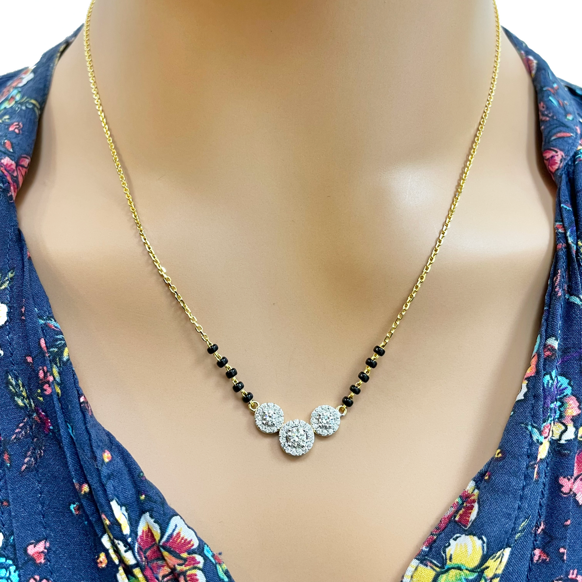 18 kt gult guld naturlig diamant 0,62 ct tredobbelt halo vedhæng mangalsutra halskæde med stempel