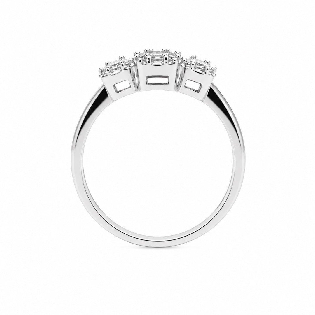 18 kt hvidguld ring med runde diamanter og baguette-trilogi, 0,58 ct