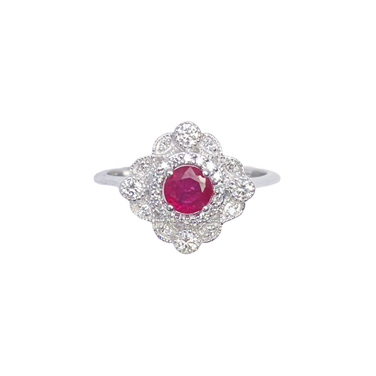 14 kt hvidguld ring med rund rød rubin og diamantklynge med milgrain, 0,72 ct