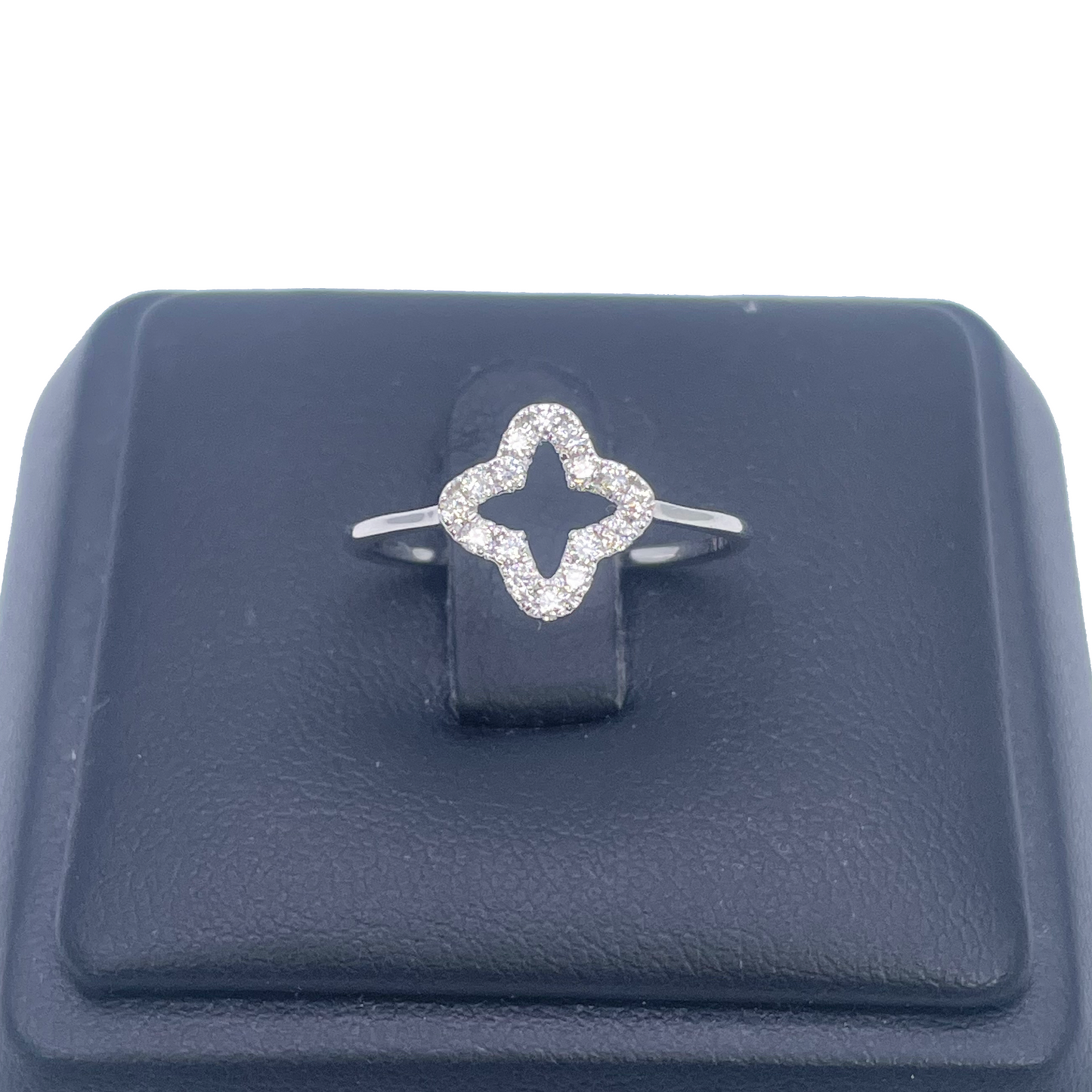 18 kt hvidguld diamant kløver/blomst formet ring 0,19 ct