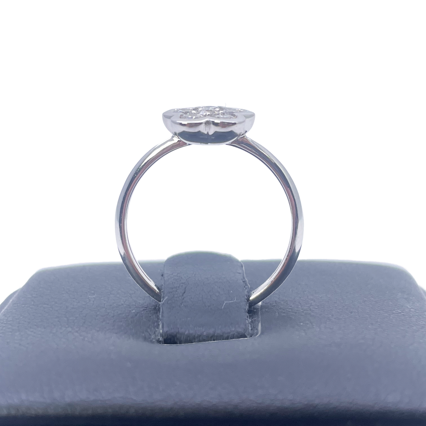18 kt hvidguld elegant blomster diamant ring 0,46 ct
