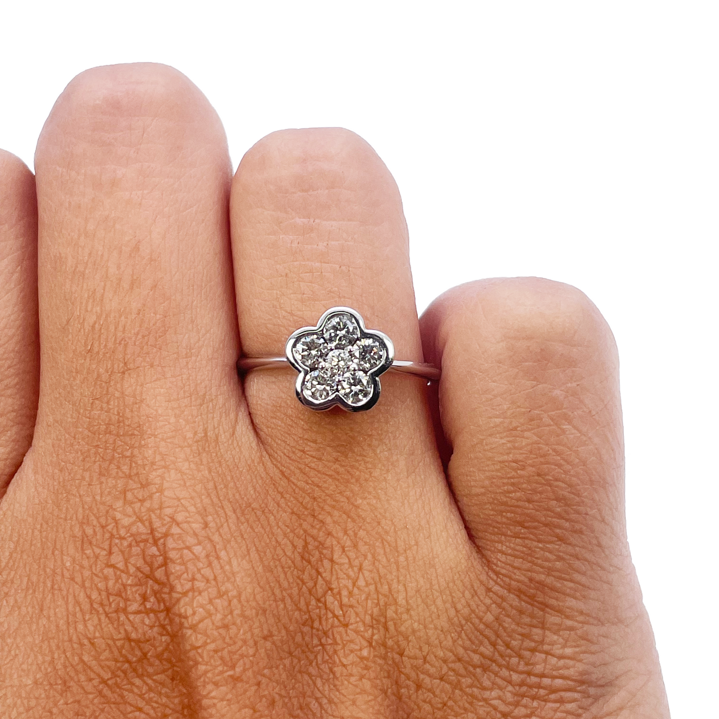 18 kt hvidguld elegant blomster diamant ring 0,46 ct