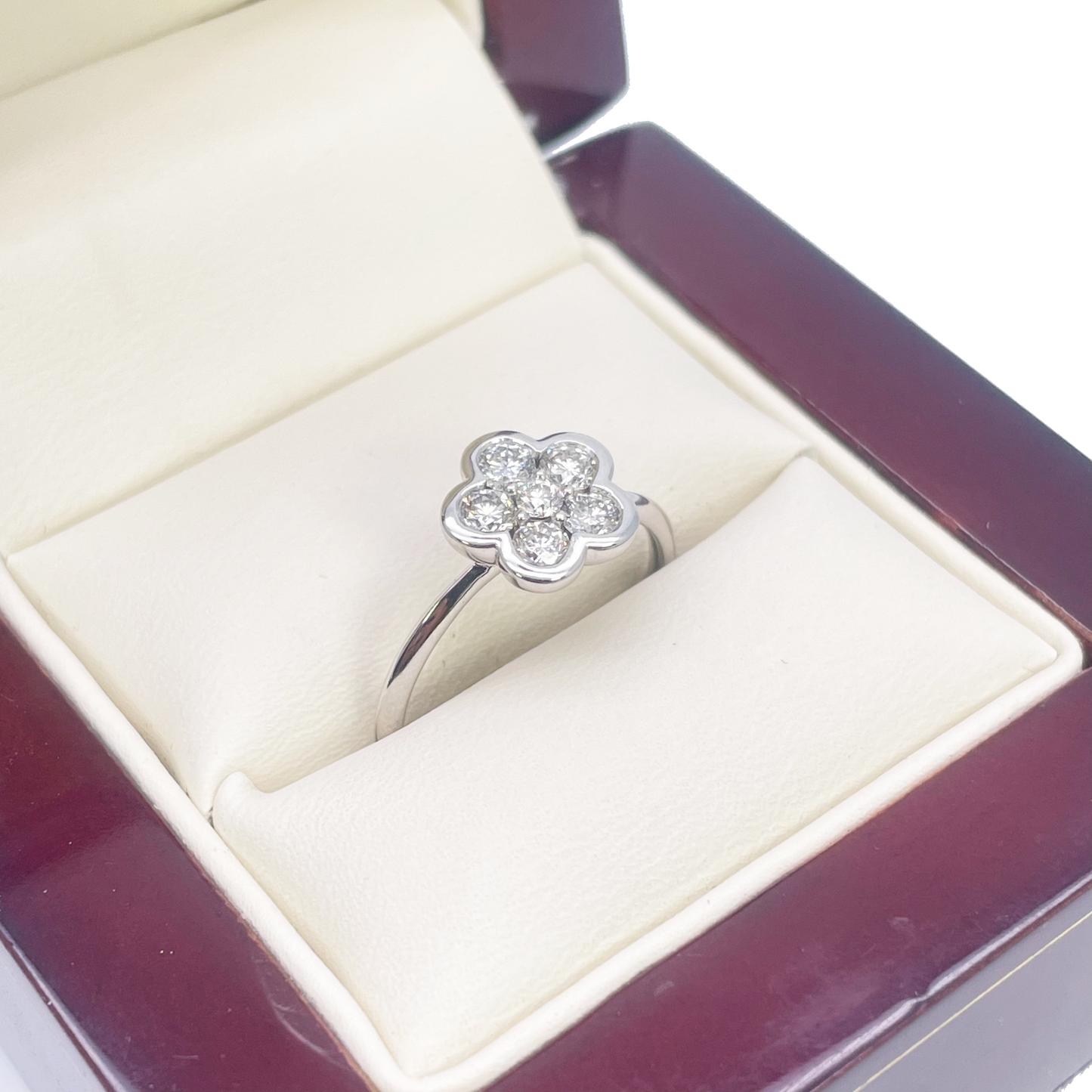 18 kt hvidguld elegant blomster diamant ring 0,46 ct