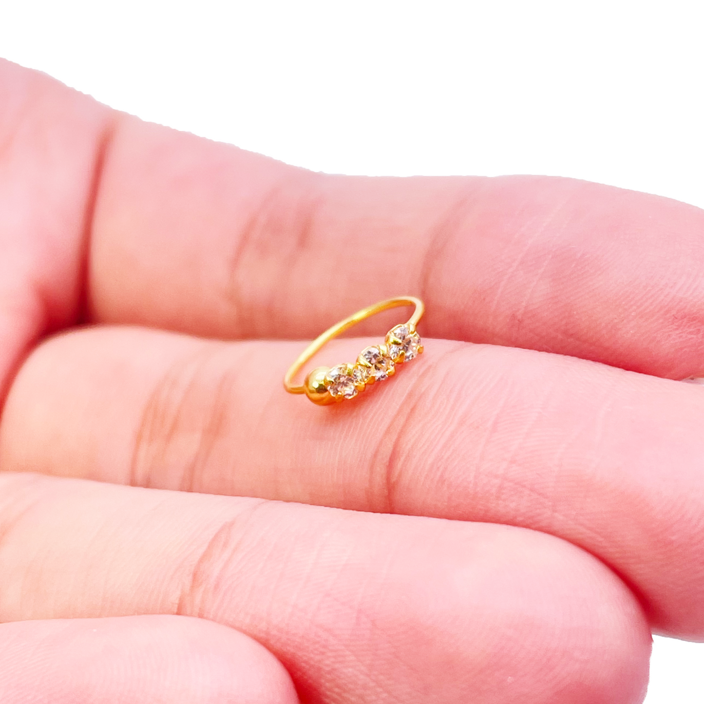 22 kt guldbelagt smuk lille ringformet huggie næsering 8,4 mm diameter