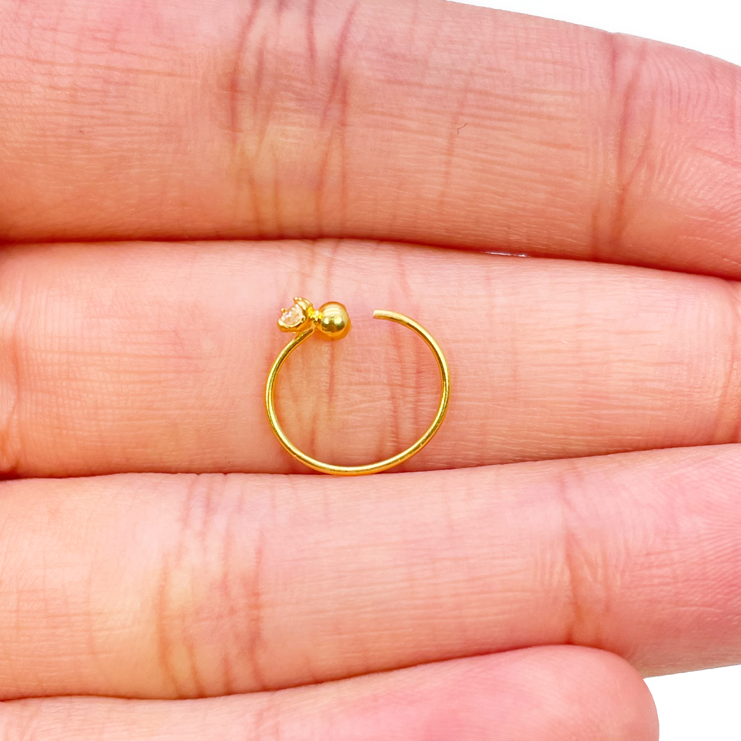 22kt guldbelagt smuk lille hoop huggie næsering 8,8 mm