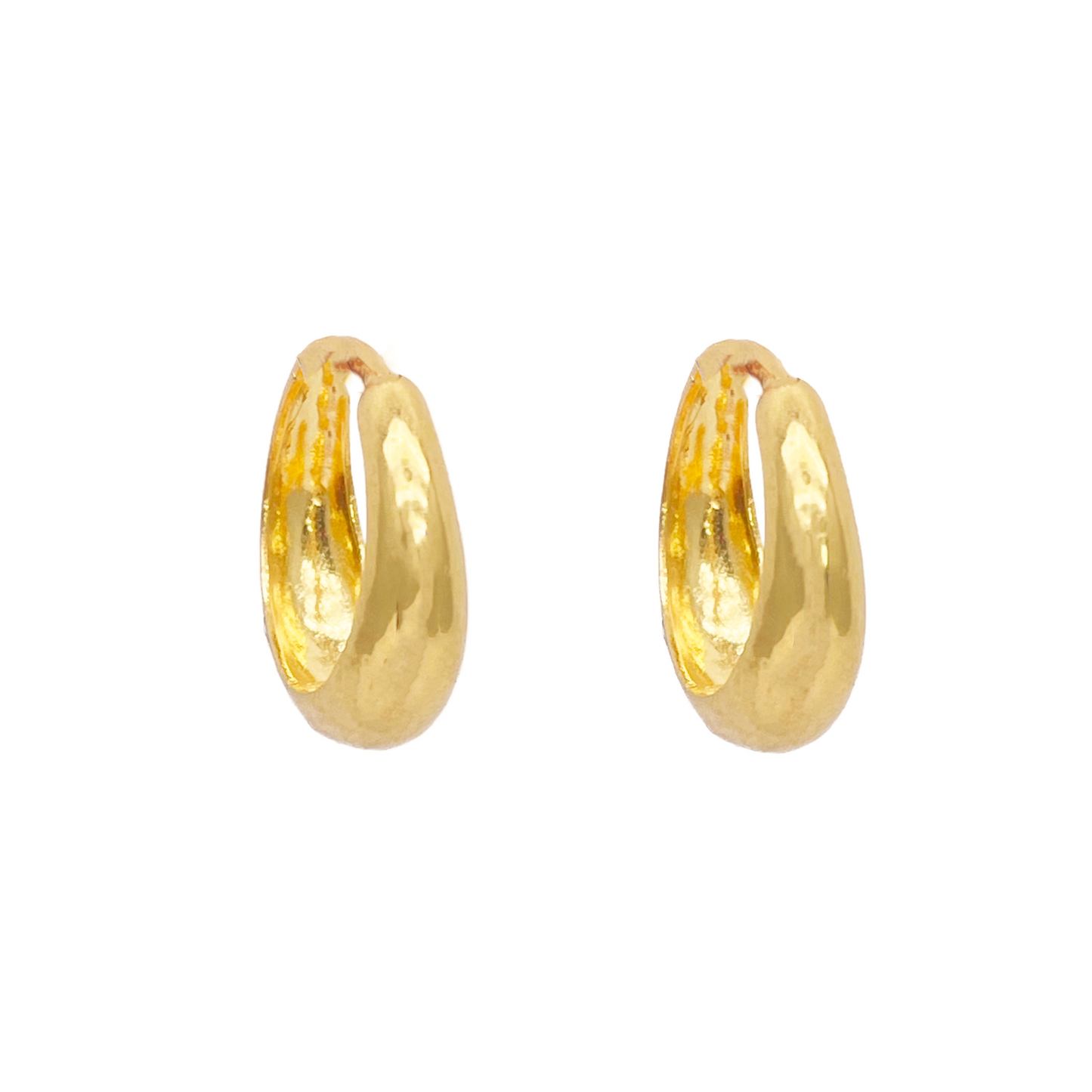 18 kt guldbelagt par af højpolerede kuppelformede hoop huggie øreringe 10,8 mm diameter