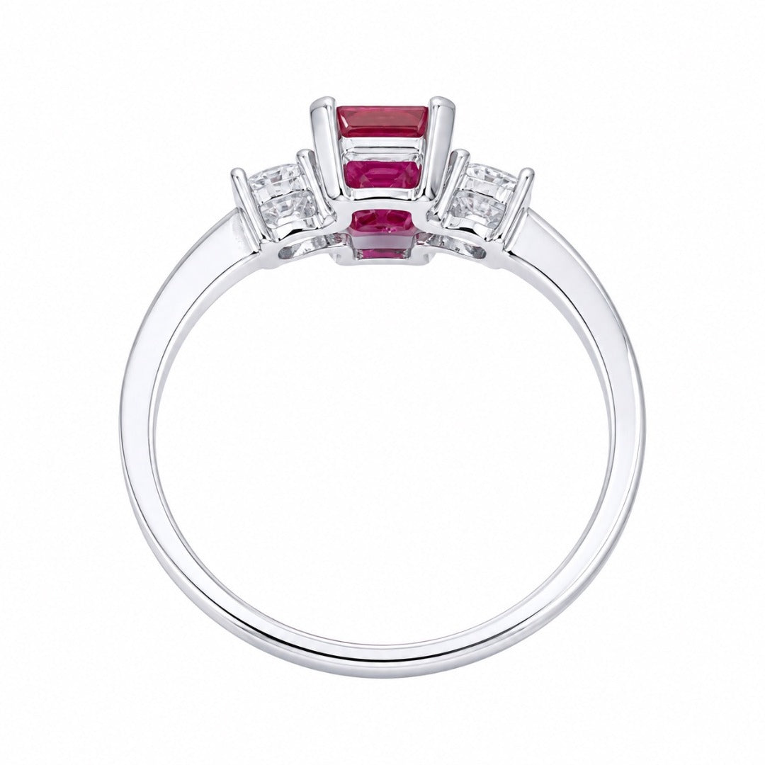 18 kt hvidguld naturlig smaragdslået rubin og rund diamant trilogi ring 1,45 ct