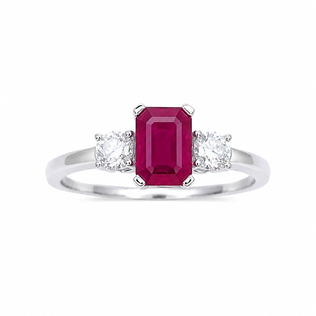 18 kt hvidguld naturlig smaragdslået rubin og rund diamant trilogi ring 1,45 ct