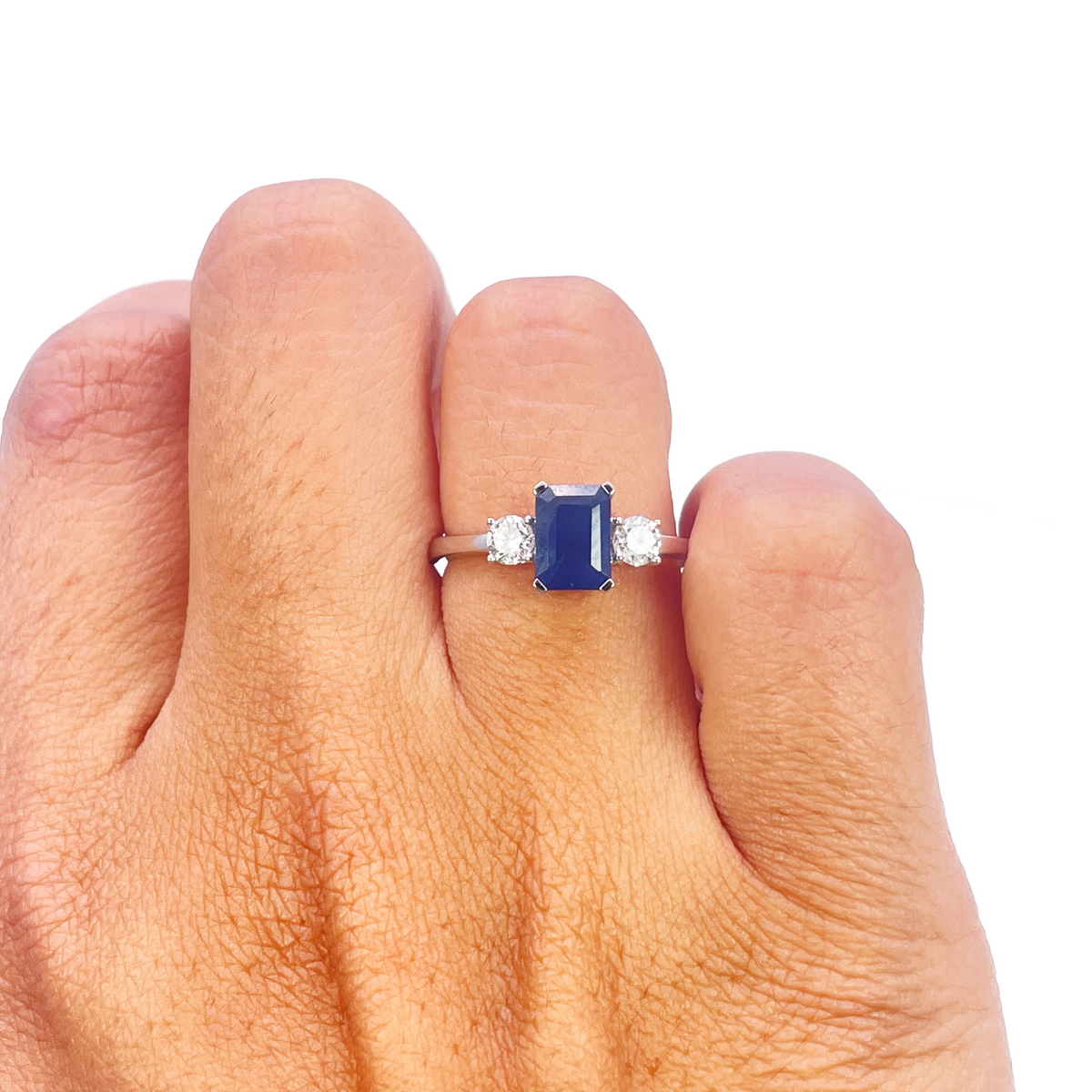 18kt guld safir diamant ring naturlig rund & smaragd slibning tre-sten 1,47ct