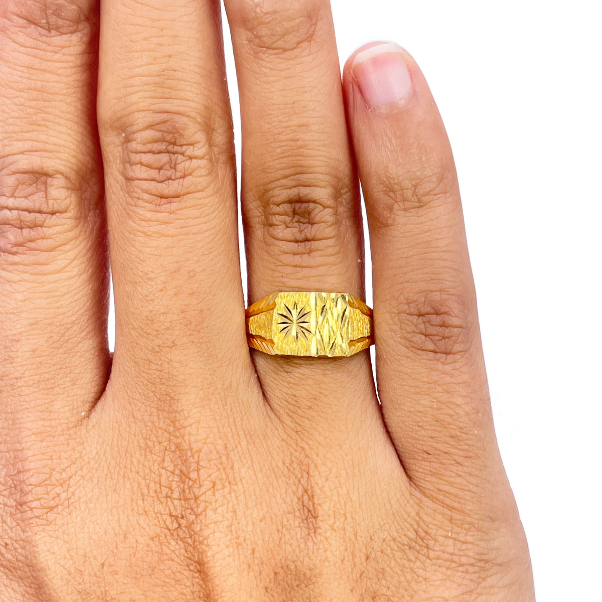 22kt guld firkantet signetring tekstureret & højpoleret diamant slebet ring 8,4mm bredde
