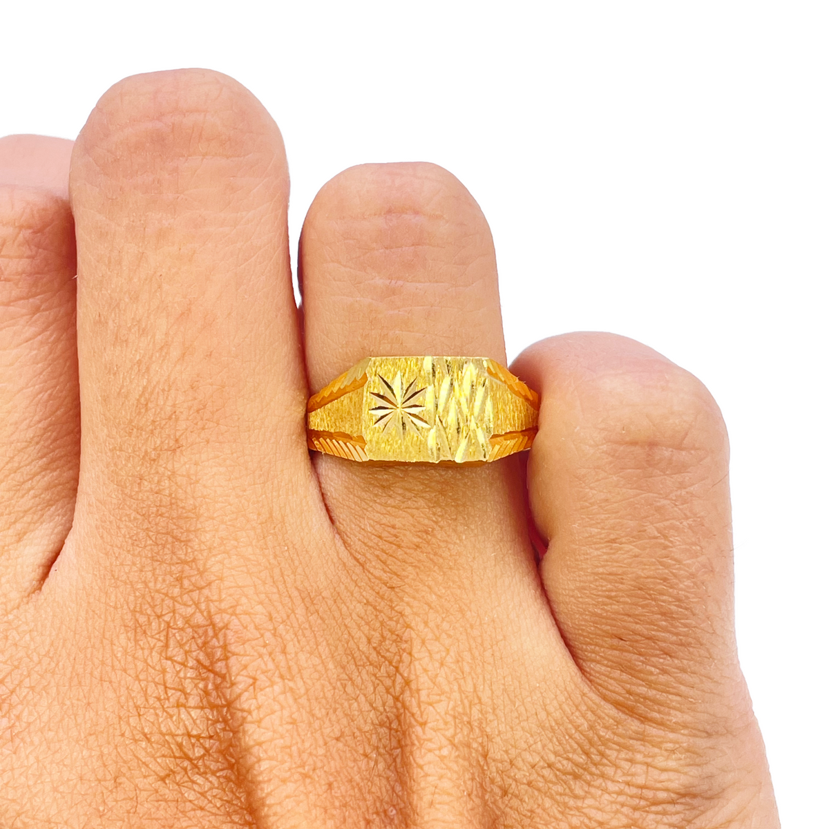 22kt guld firkantet signetring tekstureret & højpoleret diamant slebet ring 8,4mm bredde