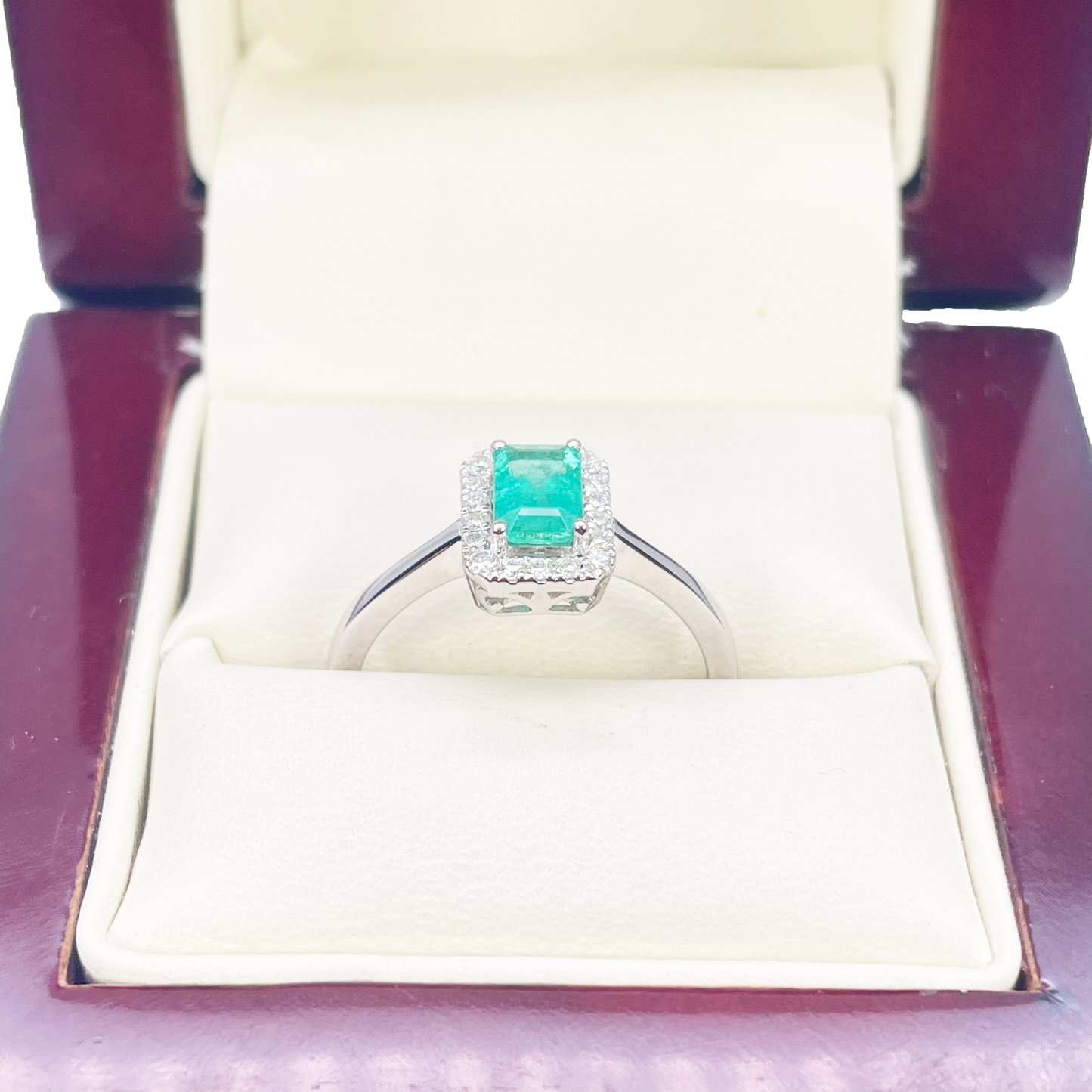 18kt guld naturlig smaragd diamant halo ring rund & smaragd slibning 0,70ct