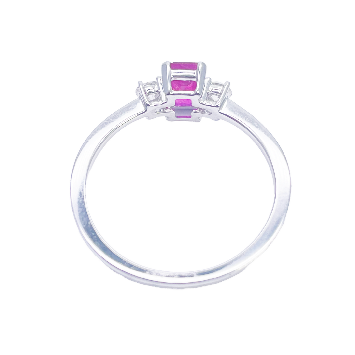 18kt guld rubin diamant ring naturlig rund & smaragdslibning tre-sten 0,75ct