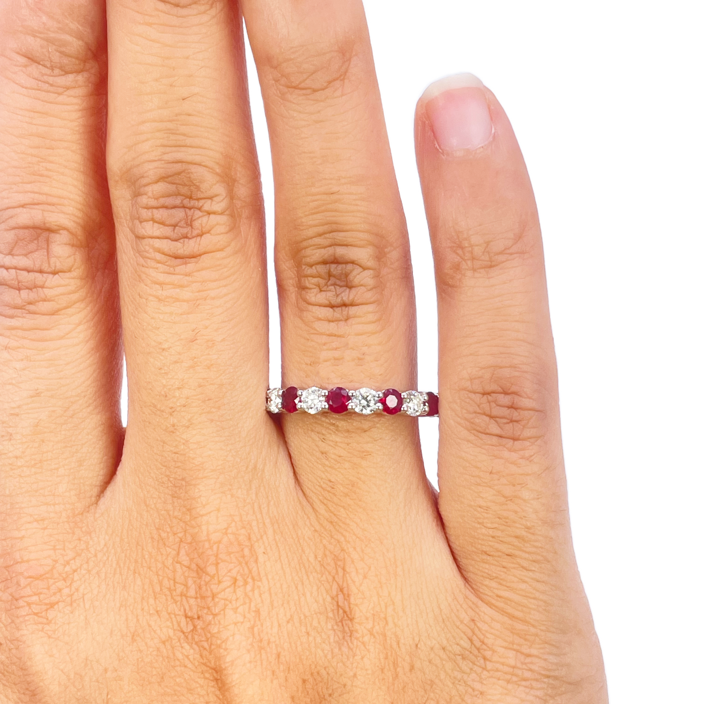 18kt guld naturlig rund diamant og rubin halv evigheds ring stabelbar 1,05 ct