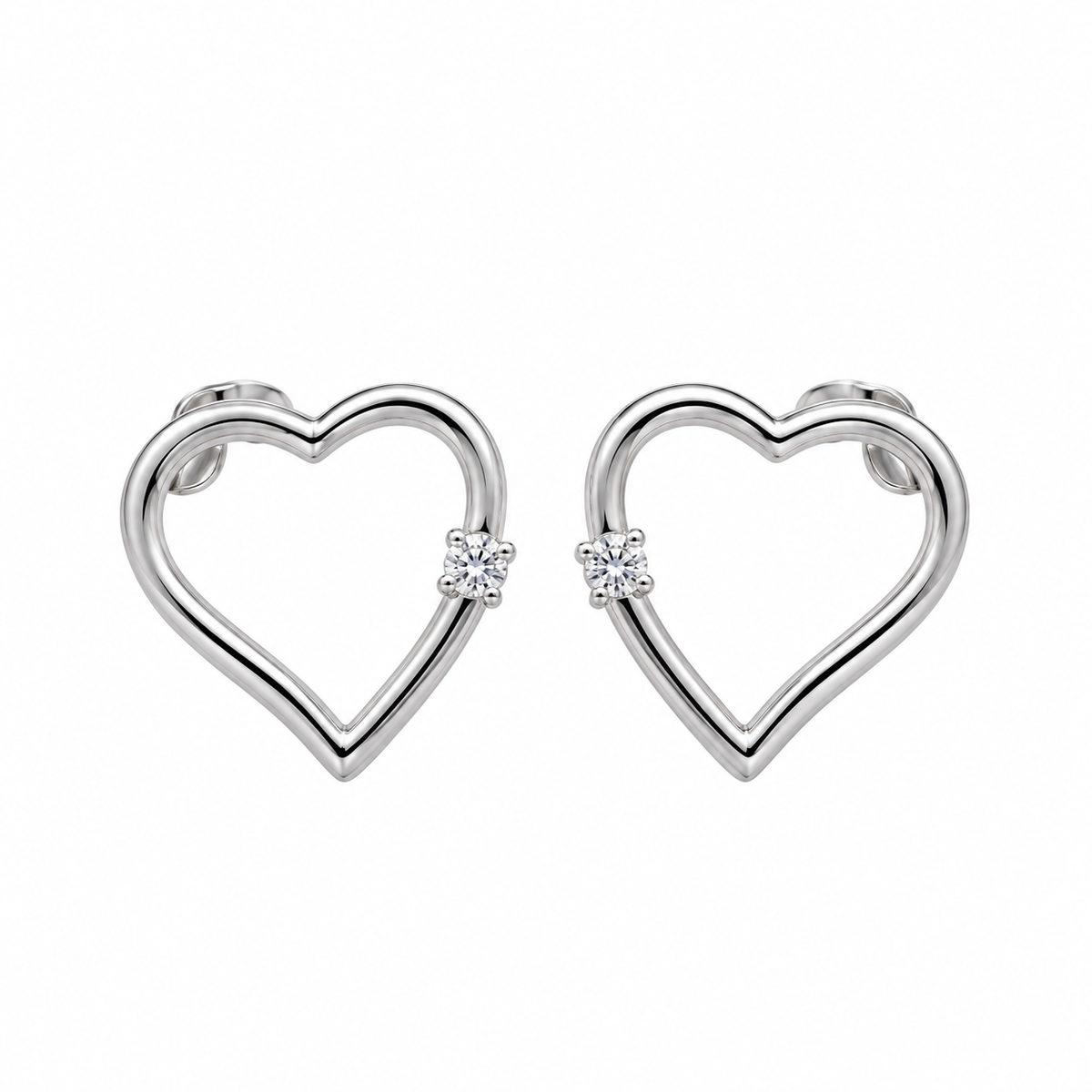 18 kt hvidguld rund diamant hjerte ørestikker 0,04 ct