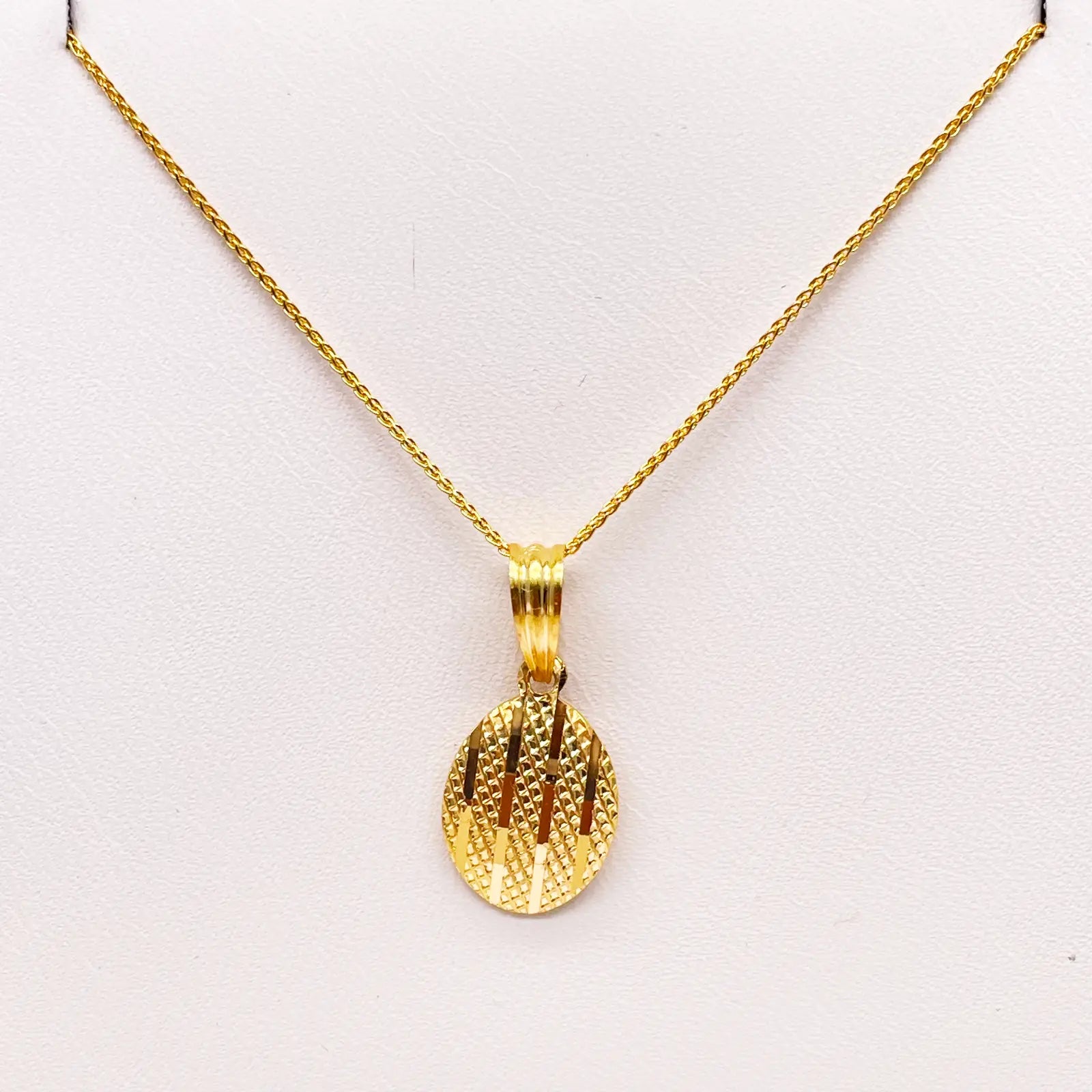 22ct Yellow Gold Diamond Cut Shiny Oval Pendant & Necklace 16''inches 